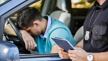 Es oficial | El Gobierno revisará coche por coche y multará a todos los conductores que circulen sin haber hecho este trámite