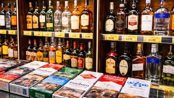 Bajan de nuevo el impuesto al licor tras decisión de la Corte