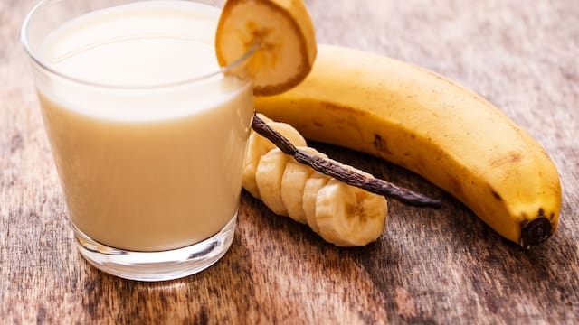 Ni amarilla ni blanca: este es el color que debe tener la banana para preparar licuado