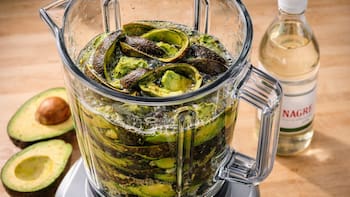 Licuar cáscara de palta con vinagre de manzana: para qué sirve y por qué recomiendan hacerlo