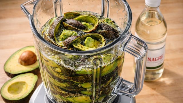 Licuar cáscara de palta con vinagre de manzana: para qué sirve y por qué recomiendan hacerlo