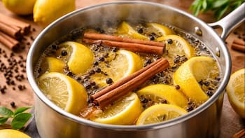 Hervir cáscaras de limón con pimienta y canela: para qué sirve y por qué lo recomiendan