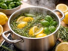 Hervir cáscara de limón, albahaca y romero: para qué sirve y por qué lo recomiendan