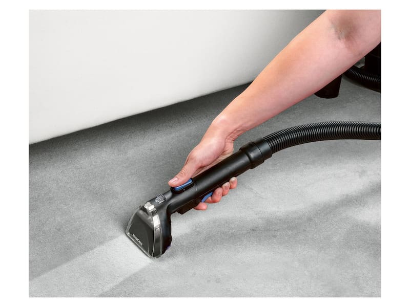 Este electrodoméstico permite limpiar sofás, alfombras y otros textiles del hogar sin recurrir a servicios profesionales.