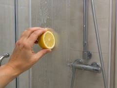 Poner limón en la ducha: para qué sirve y por qué cada vez más personas lo hacen