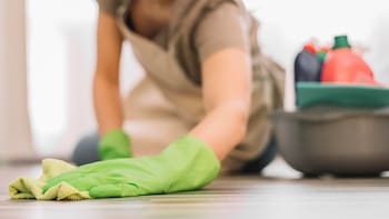Aclarado por la EPA | Cuál es la diferencia entre limpiar y desinfectar: qué productos utilizar para eliminar la suciedad, los virus y las bacterias