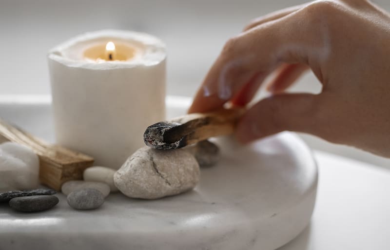 La mejor forma de limpiarse de la mala energía si se rompió tu piedra energética o amuleto.