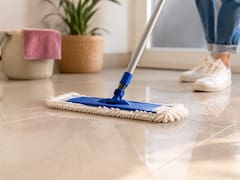 Ni vinagre ni bicarbonato: el truco ideal para limpiar el piso rápidamente y evitar que pierda su brillo