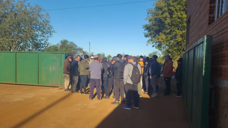 Trabajadores continúan en protestas con el aserradero de Linor SRL.