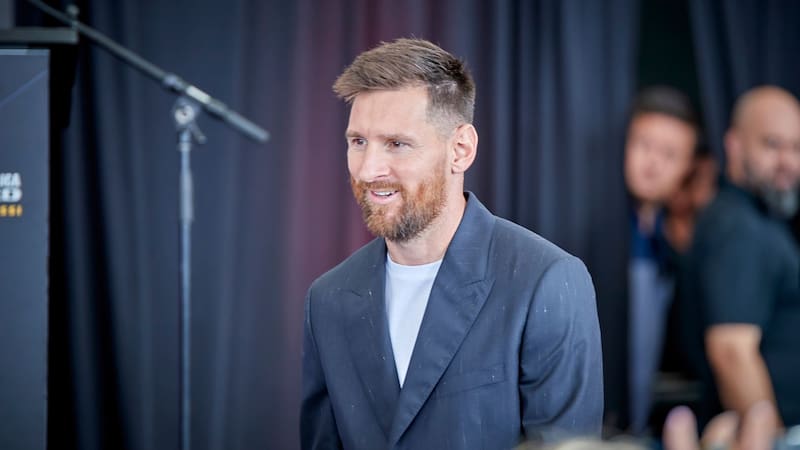 La mansión de Messi en Castelldefels supera los 10.000 metros cuadrados y tiene vistas al Mediterráneo.