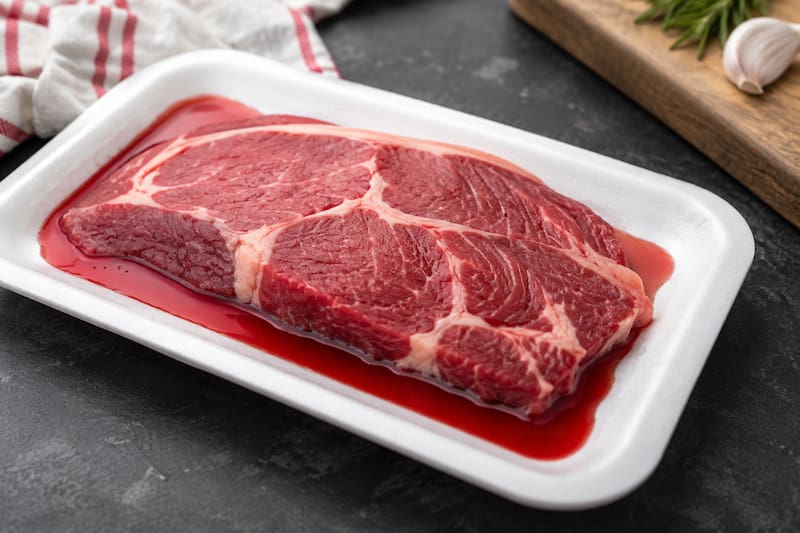 Qué es realmente el líquido rojo que sale de la carne.