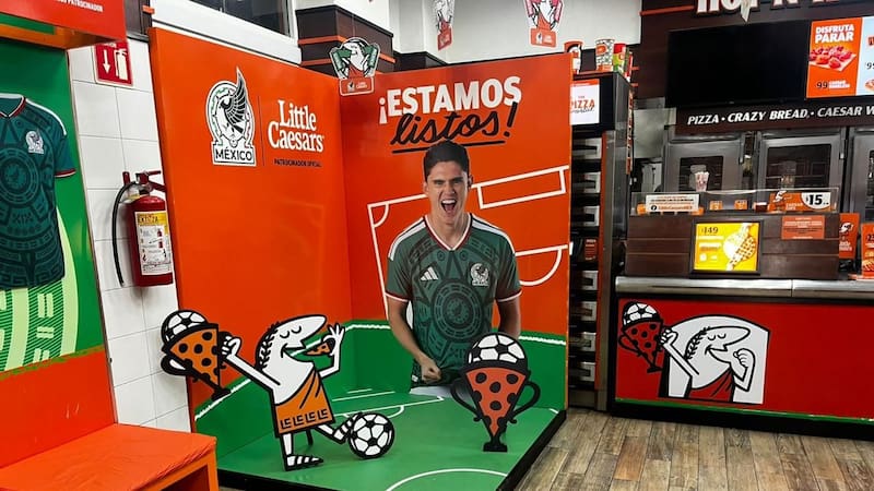 Ambiente de una sucursal de Little Caesars para el Mundial 2026.