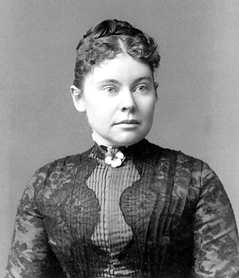 Lizzie Borden fue acusada de asesinar a su padre y a su madrastra en agosto de 1892, pero el jurado finalmente la declaró no culpable.