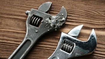 Casi nadie la conoce: esta es la diferencia entre una llave inglesa y francesa ¿para qué sirve cada una?