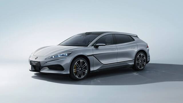 Llega el auto chino eléctrico con mayor autonomía del mundo: dura más de 1000 kilómetros y tiene 1100 caballos de fuerza