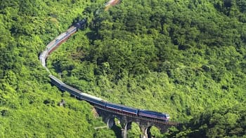 Llega el tren más largo del mundo: va desde Portugal a Singapur, atraviesa 13 países en 21 días y es récord
