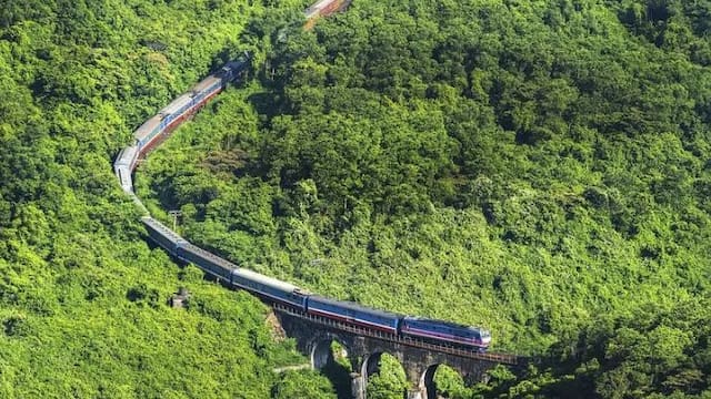 Llega el tren más largo del mundo: va desde Portugal a Singapur, atraviesa 13 países en 21 días y es récord