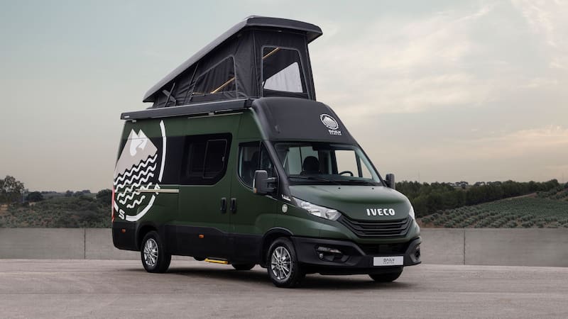 Iveco muestra su furgoneta camper perfecta para viajes largos: la van está equipada con ducha, cocina y zonas de descanso. (Fuente: Iveco).