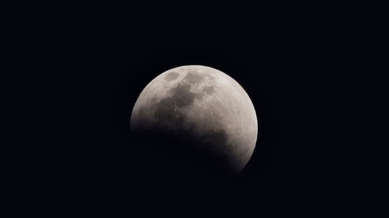 Llega un eclipse lunar a España: a qué hora será y desde qué provincias podrá verse mejor (foto: Shutterstock).
