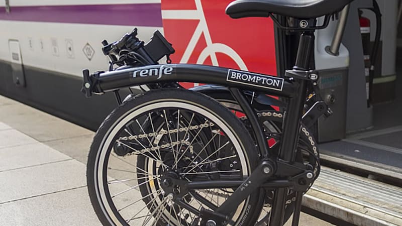 Llegan las bicicletas plegables a los trenes nacionales: cuánto cuesta la suscripción mensual y quiénes pueden usarlo