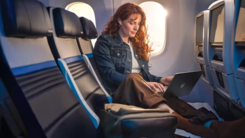 Llegan las camas a los vuelos en clase económica: una aerolínea ofrecerá este servicio desde ahora. Foto: United Airlines