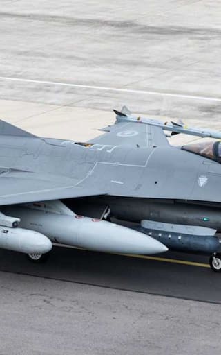 El F-16 argentino suma un arma de última generación que cambia el equilibrio de poder aéreo en la región