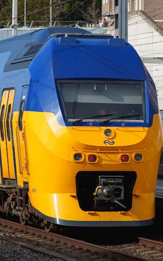 Llegan los trenes de dos pisos: las autoridades confirmaron que renovarán la línea más usada con modelos producidos en este país