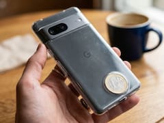 Llevar una moneda en la funda del celular: para qué sirve y por qué lo recomiendan