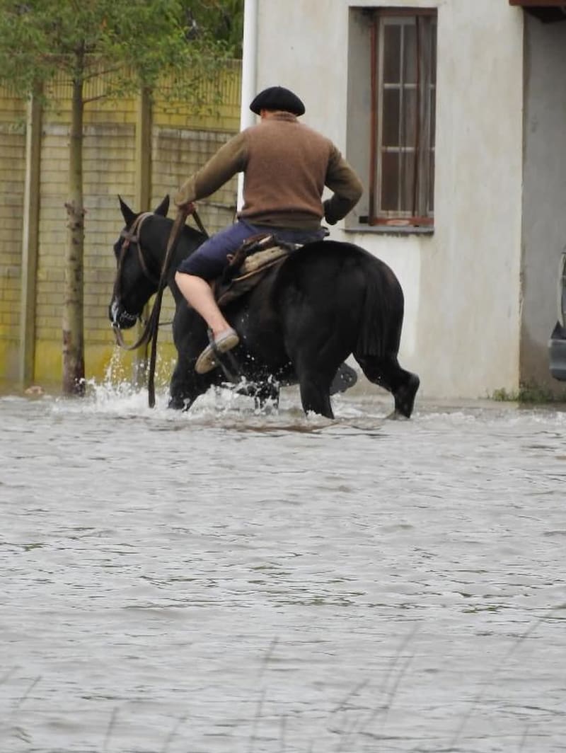 Imagenes compartidos por los vecinos de Olavarría en las últimas horas. Foto (@SurTormentas)