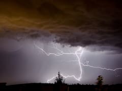 Llega una “lluvia negra” que mantendrá en alerta a más de 10 municipios este fin de semana: se esperan nubes densas y descargas eléctricas