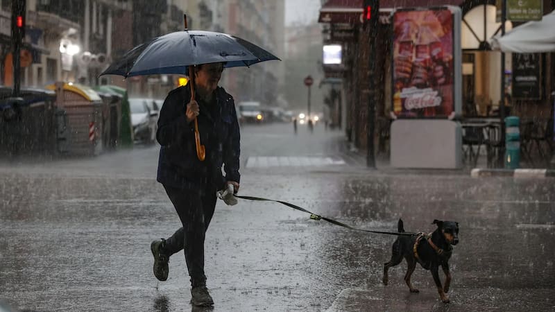 AccuWeather advierte que el riesgo aumentará en los lugares donde caiga entre una y dos pulgadas de lluvia en apenas una hora, especialmente en áreas que ya recibieron precipitaciones abundantes durante las últimas semanas.