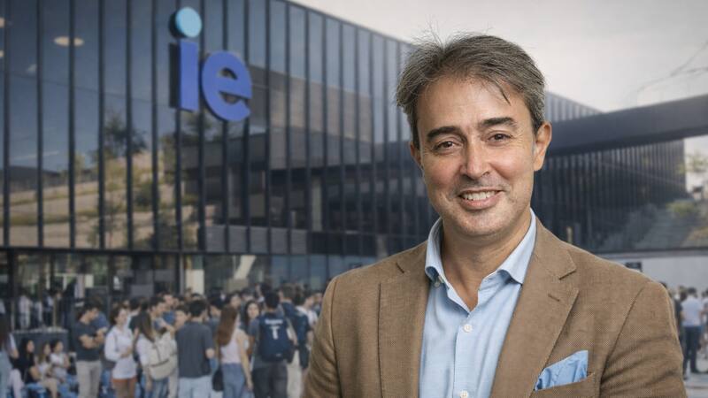 Lominchar combina su formación en Historia con el Advanced Management Program del IE para enseñar liderazgo a través de episodios como las victorias de Blas de Lezo o las decisiones estratégicas de Isabel la Católica.