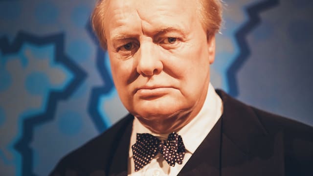 Winston Churchill: “Se necesita valentía para levantarse y hablar; también se necesita valentía para sentarse y escuchar”