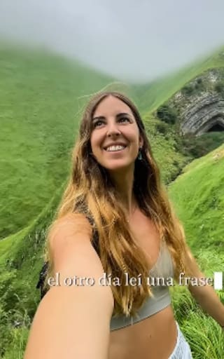 Lorena, joven emprendedora, cambió por completo su estilo de vida y convirtió una furgoneta camperizada en su casa y oficina: “No quería vivir sin tiempo ni libertad”