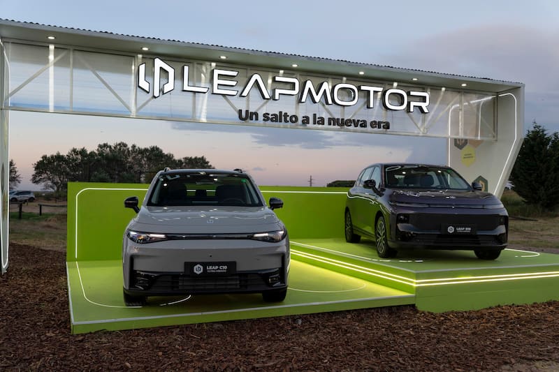 Los anuncios de la asociación entre Leapmotor y Stellantis en España.