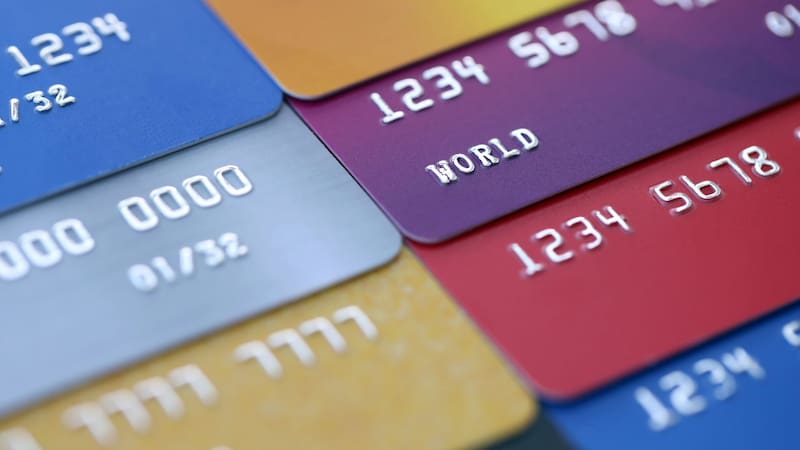Los bancos bloquearán las tarjetas de débito de todas estas personas y quedarán suspendidas para pagar en comercios aunque no existan deudas
Fuente: Shutterstock
