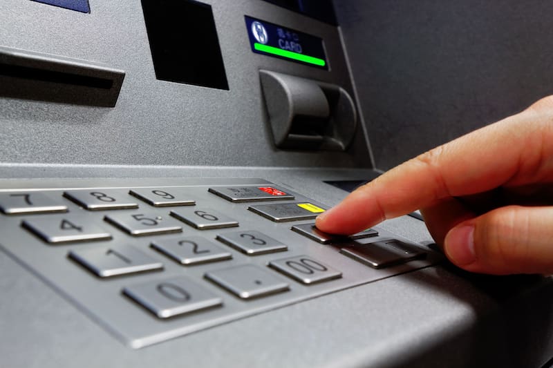 Los bancos y las billeteras virtuales deben informar determinadas operaciones cuando superan los montos establecidos por el organismo. (Fuente: Shutterstock)