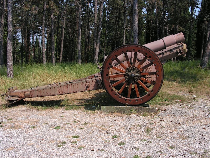 Los cañones que disparaban la artillería obús durante la Primera Guerra Mundial en Europa.
