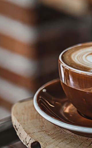 Café tostado natural o torrefacto: cuál es la diferencia y cuál conviene comprar