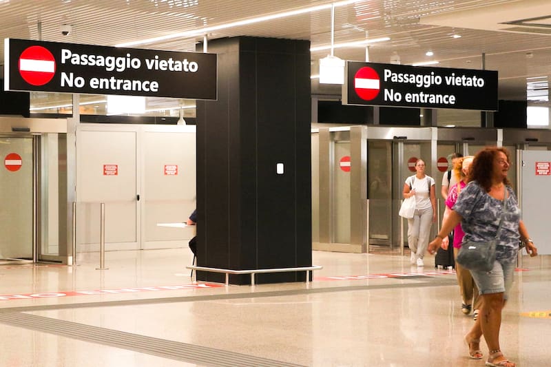 Los controles impuestos entre Italia y España.