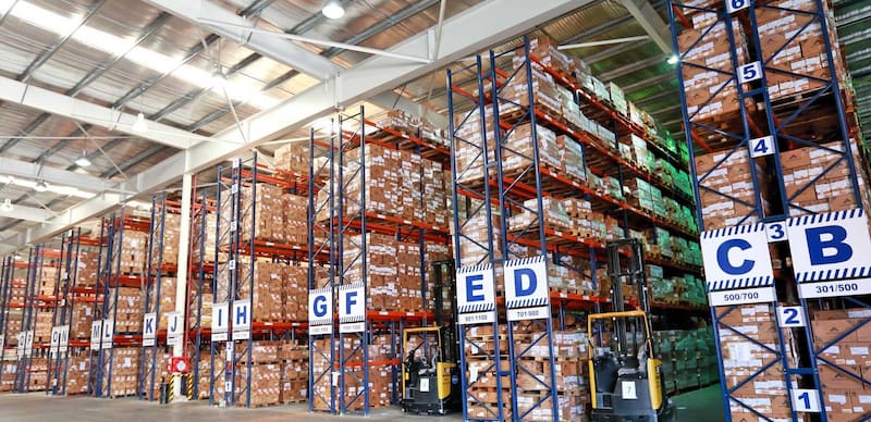 Los depósitos fiscales acumulan mercaderías de importaciones trabadas.