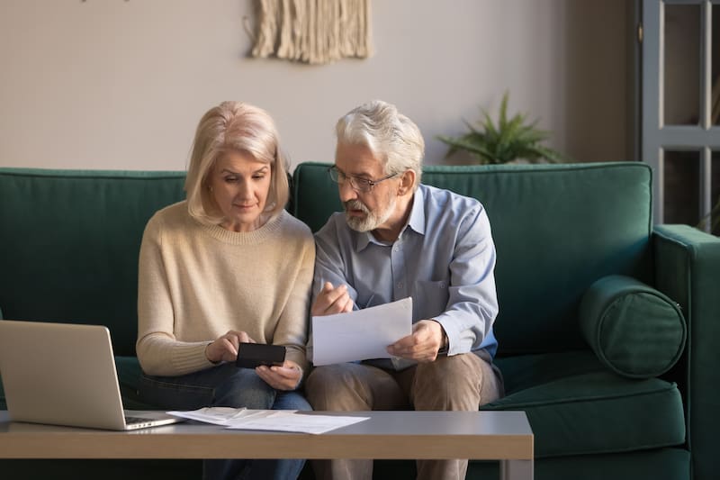 Los jubilados y pensionados que viven en el exterior deben hacer la certificación anual antes del 31 de agosto de cada año para evitar inconvenientes con el cobro. (Foto: Shutterstock)