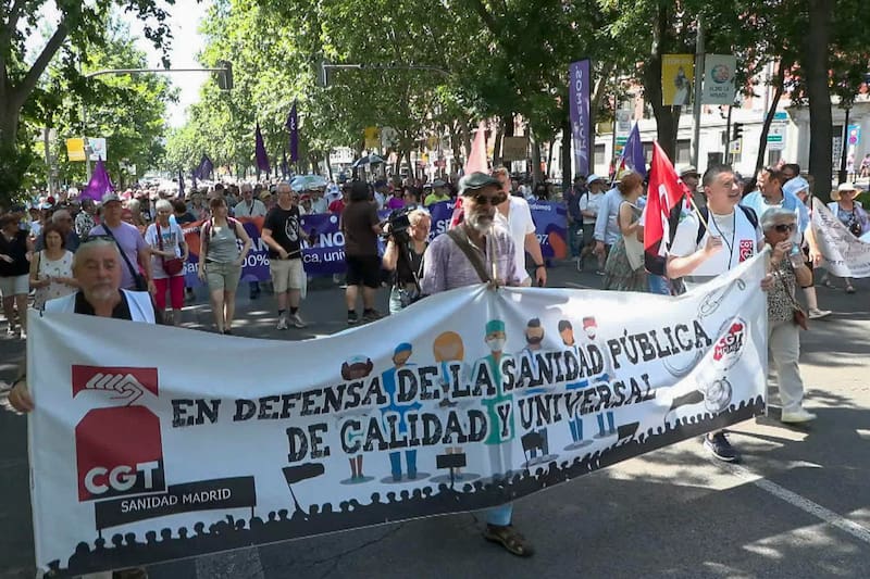 Los madrileños toman la calle por la sanidad pública y para denunciar la privatización.