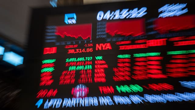 Los bonos suben, pero caen las acciones: señales mixtas en la bolsa argentina medio de la tensión global