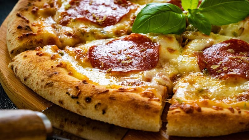 Los precios de las pizzas en el restaurante Luna Rossa.