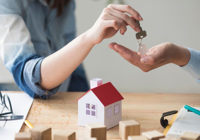 Los problemas tributarios que puede conllevar la donación indirecta de una casa.