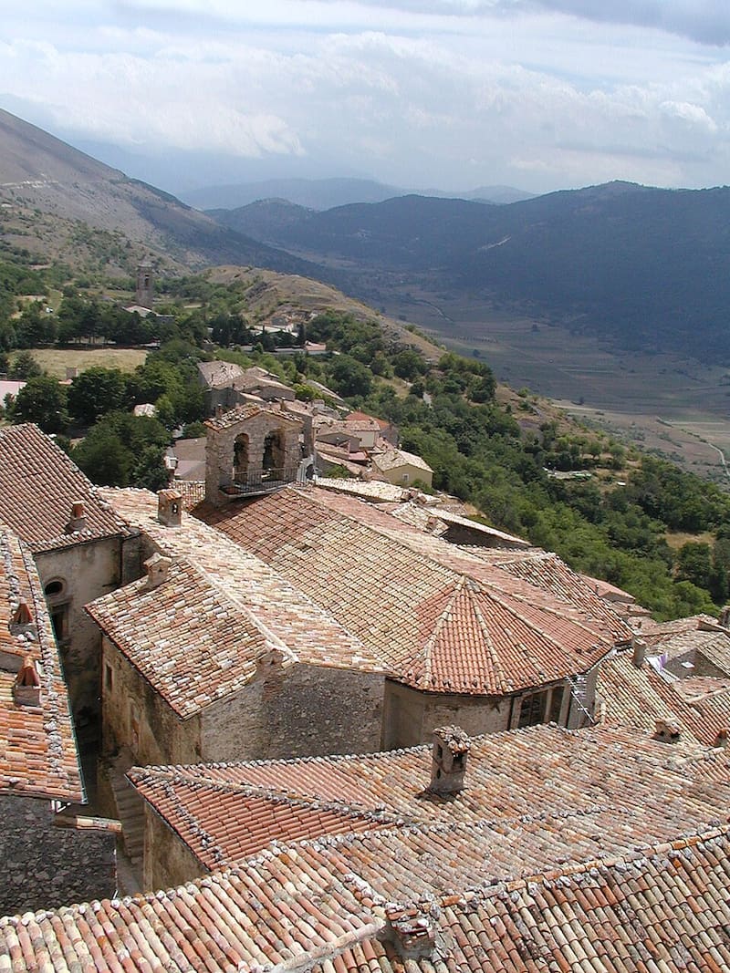 Los requisitos para mudarse a Santo Stefano di Sessanio.