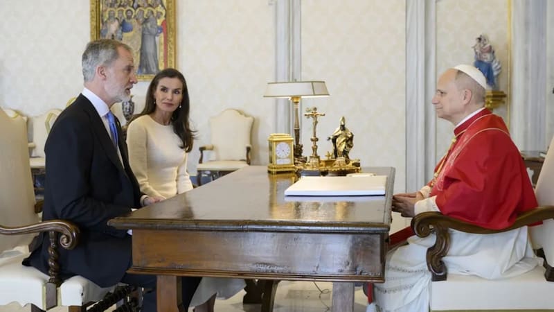 Los Reyes se reunieron con el papa León XIV en el Vaticano: dialogaron sobre el viaje a España y el compromiso por la paz. Foto: EFE