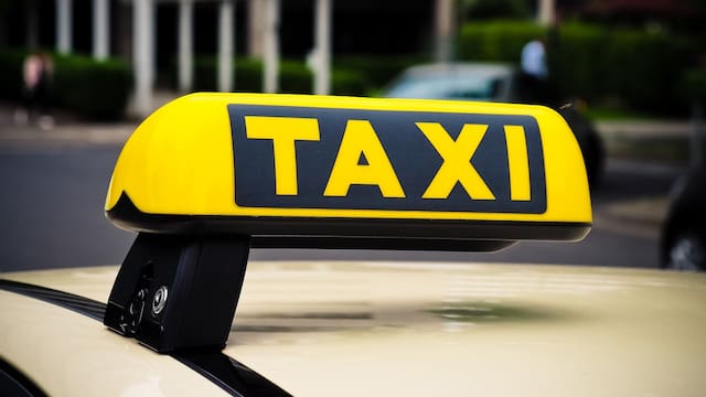 Oficial | Los taxistas que se registren en Uber o Didi enfrentarán multas de hasta 49,000 pesos porque la ley lo prohíbe