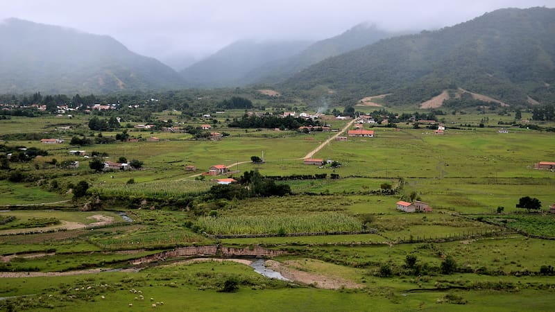 Está en Argentina pero solo se puede entrar desde Bolivia: el increíble pueblo escondido entre las selvas y la montaña.